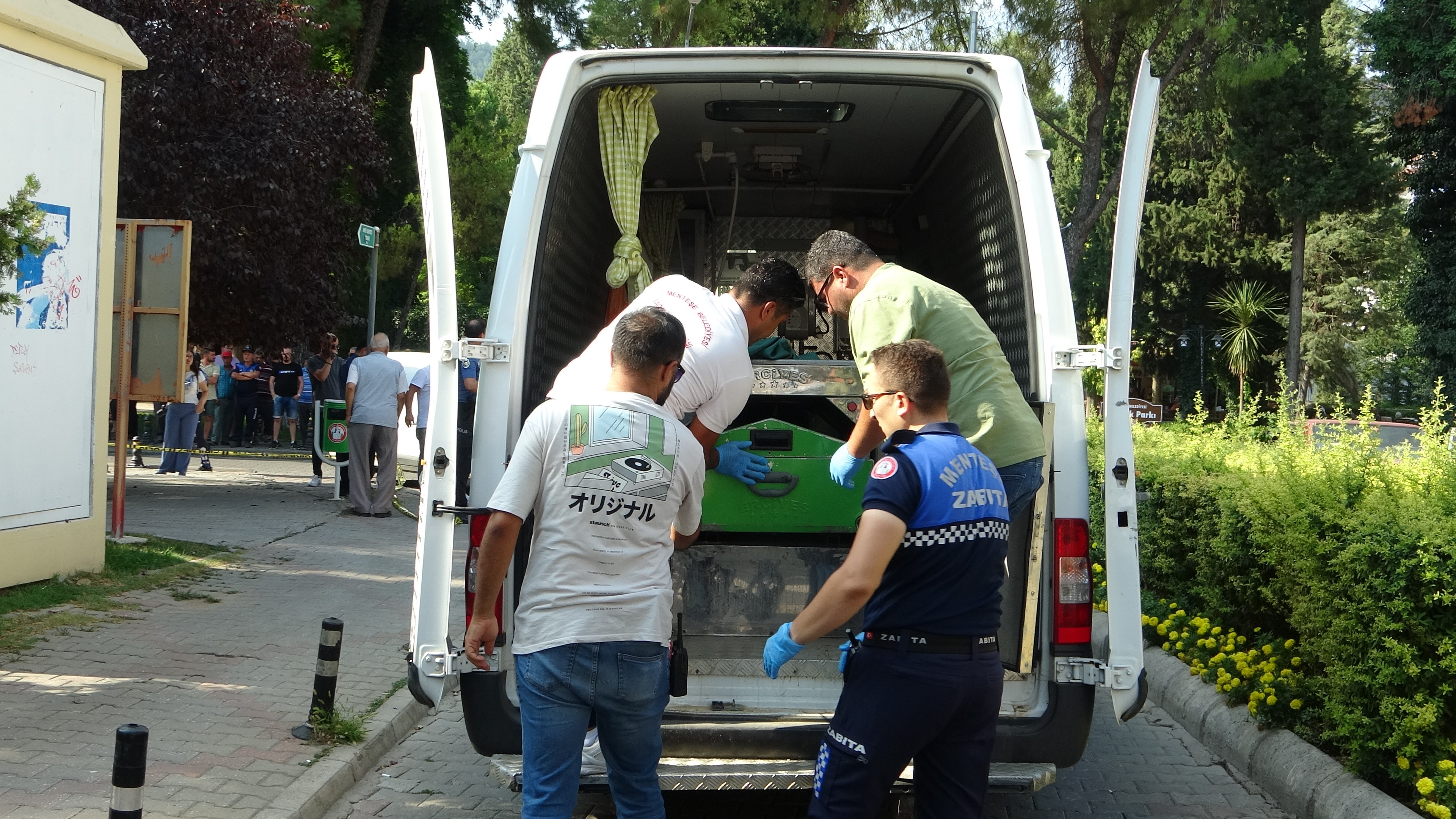 Bankta Dinleneyim Derken Hayat N Kaybetti