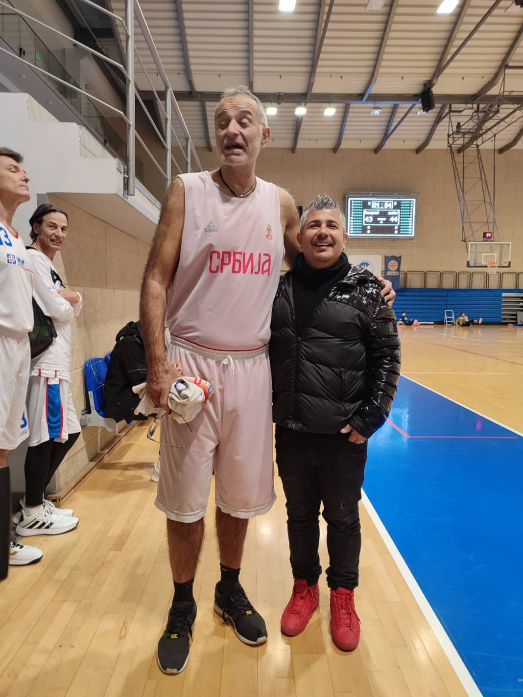 DJ UYSAL'DAN ÜNLÜ BASKETBOLCULARA MÜZİK ZİYAFETİ 3