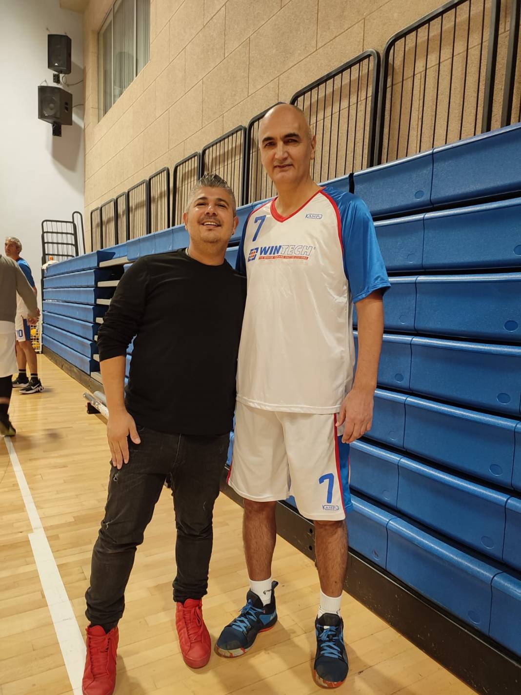 DJ UYSAL'DAN ÜNLÜ BASKETBOLCULARA MÜZİK ZİYAFETİ 4