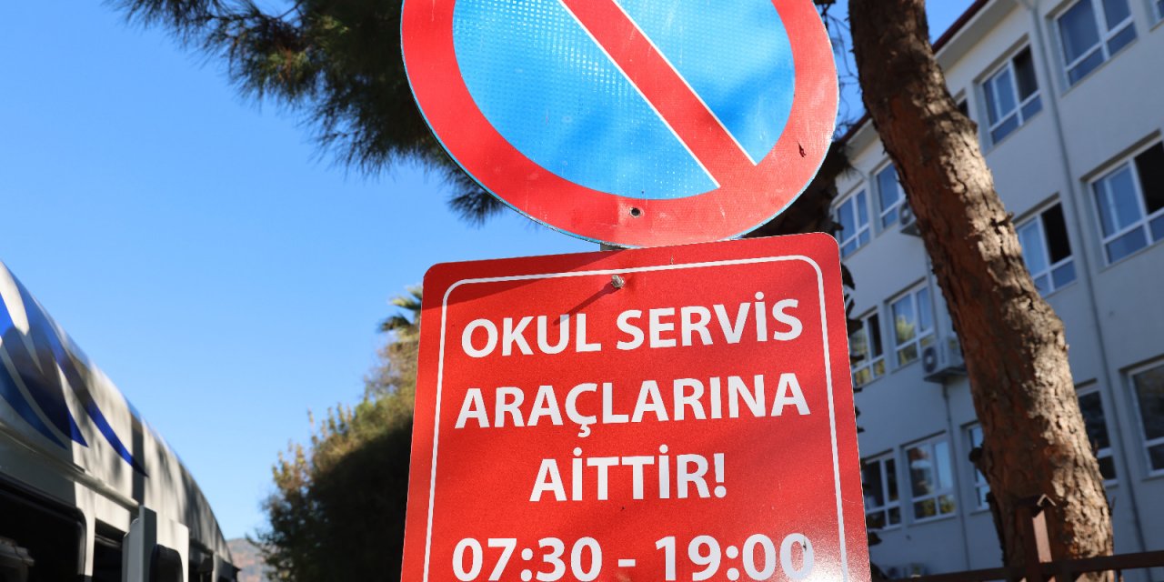 MARMARİS OKUL SERVİSLERİ, PARK YASAĞINA DİKKAT ÇEKTİ: "SAYGI VE ÇÖZÜM BEKLİYORUZ"