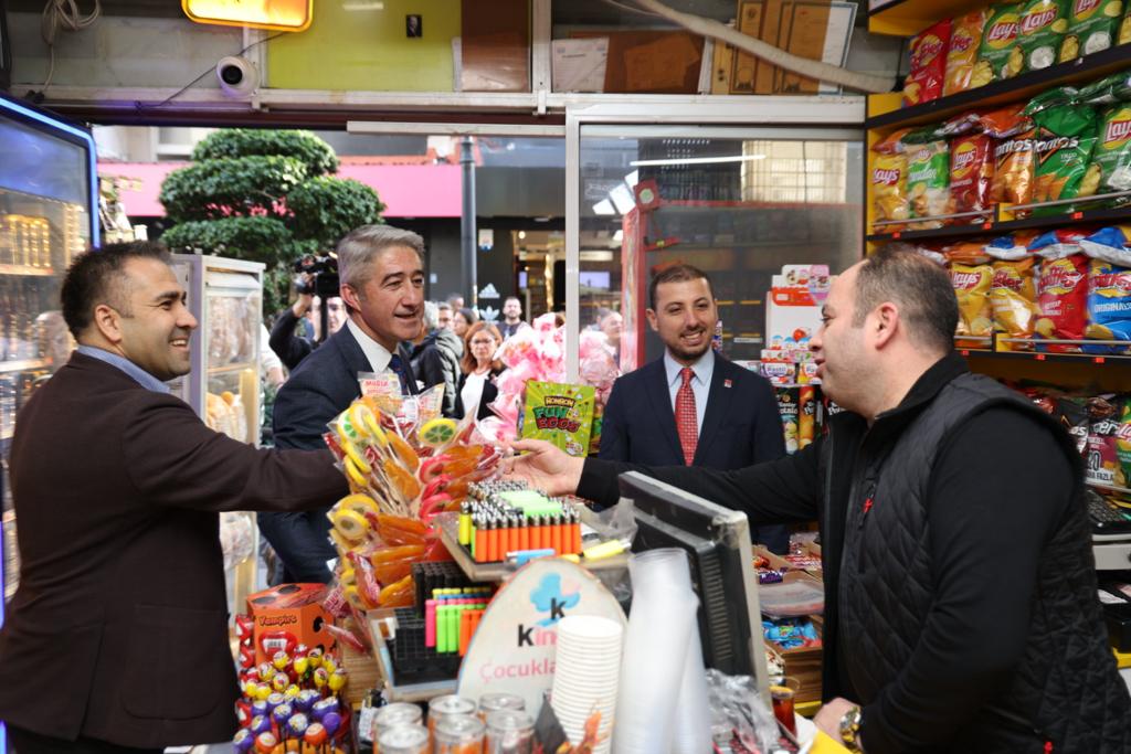 BAŞKAN OKTAY’DAN ESNAFA YENİ YIL ZİYARETİ