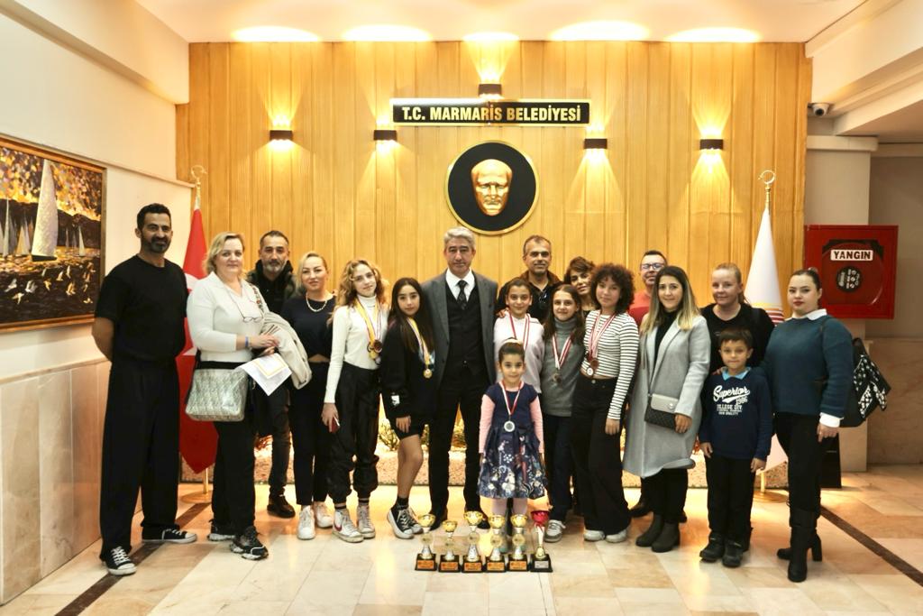 ŞAMPİYON DANSÇILAR MARMARİS BELEDİYE BAŞKANI OKTAY’I ZİYARET ETTİ