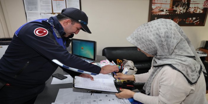 MARMARİS BELEDİYESİ ZABITA MEMURU KAYIP ÇANTAYI SAHİBİNE ULAŞTIRDI