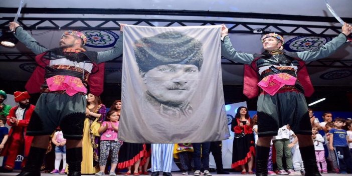 MOBİL SAHNEYE DÖNÜŞEBİLEN BÜYÜKŞEHİR KÜTÜR HİZMET TIRI 305 FARKLI ETKİNLİK GERÇEKLEŞTİRDİ
