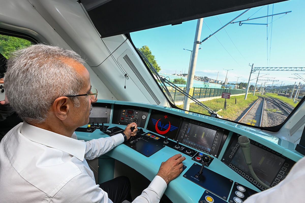 Milli Elektrikli Trenin 3. Seti Raylara Çıktı