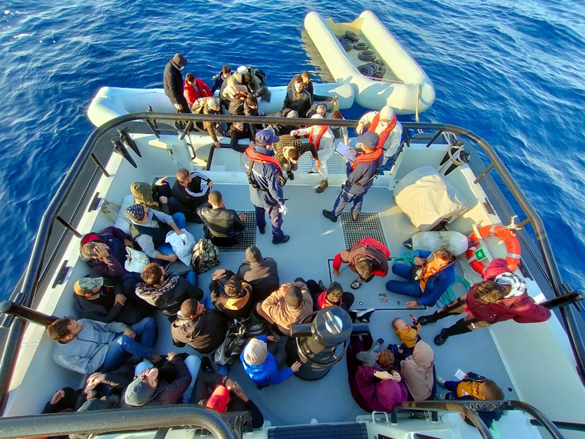 Muğla'nın turistik iki ilçesinde 126 kaçak göçmen kurtarıldı