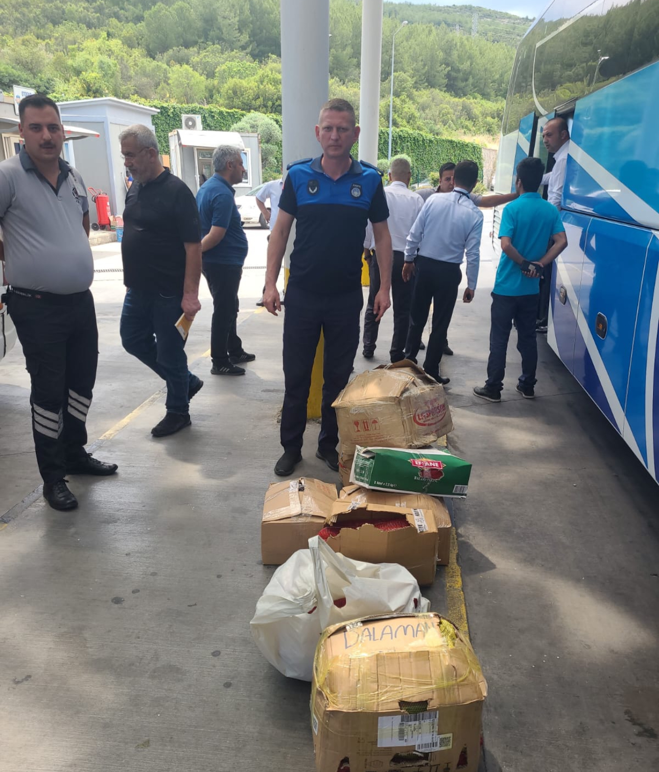 Büyükşehir zabıta ekipleri sağlıksız koşullarda taşınan 176.5 KG midyeye el koydu