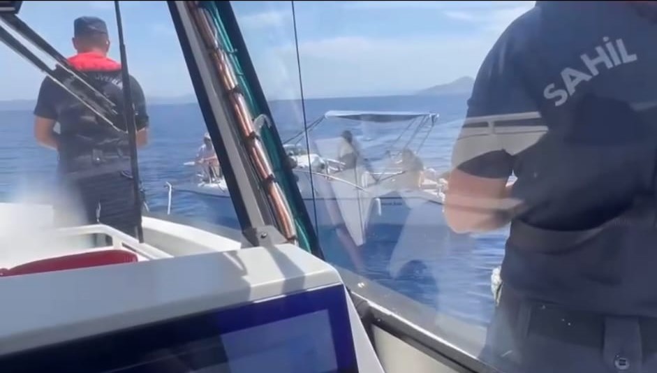 Fetöcüler lüks tekne ile kaçmak üzereyken sahil güvenliğe yakalandı