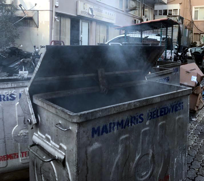 MARMARİS'TE VANDALLAR ÇÖP KONTEYNIRINDA YANGINA NEDEN OLDU
