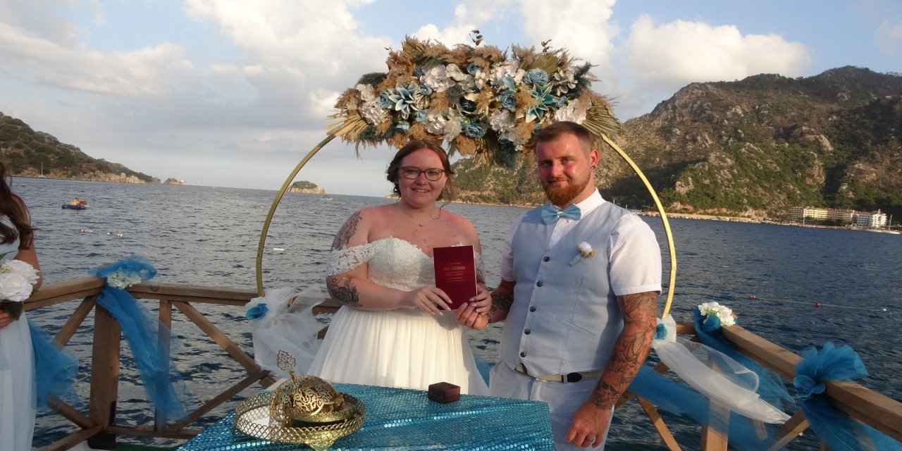 Anne ve babasından sonra kızları da Marmaris'te evlendi