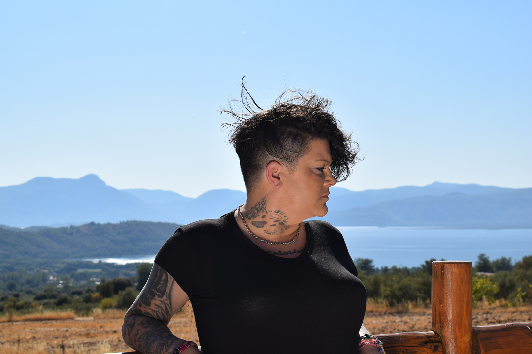 Kadife sesli popstardan yeni şarkı