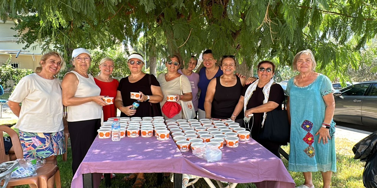 Mahalle muhtarından mahallesine aşure ikramı