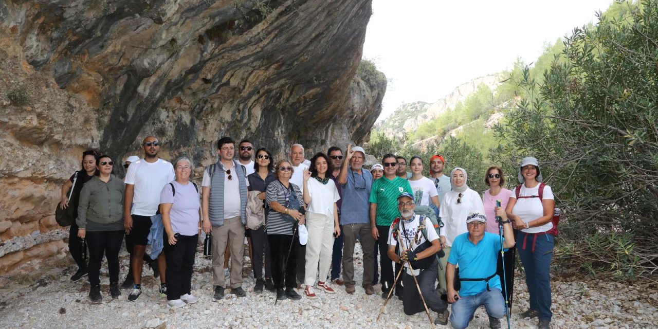 Yüzlerce doğasever Değirmendere kanyonunda yürüdü