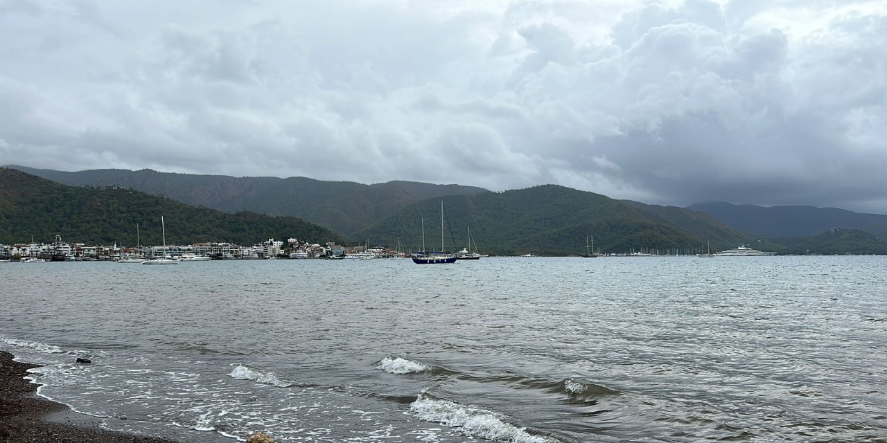 Marmaris’te bugün hava sağanak yağışlı