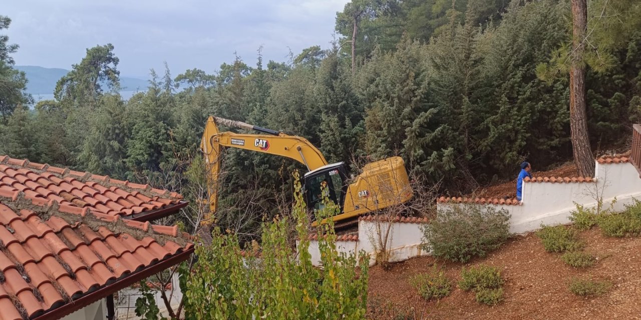 Akyaka’da tehlike saçan ağaçlar kaldırılıyor