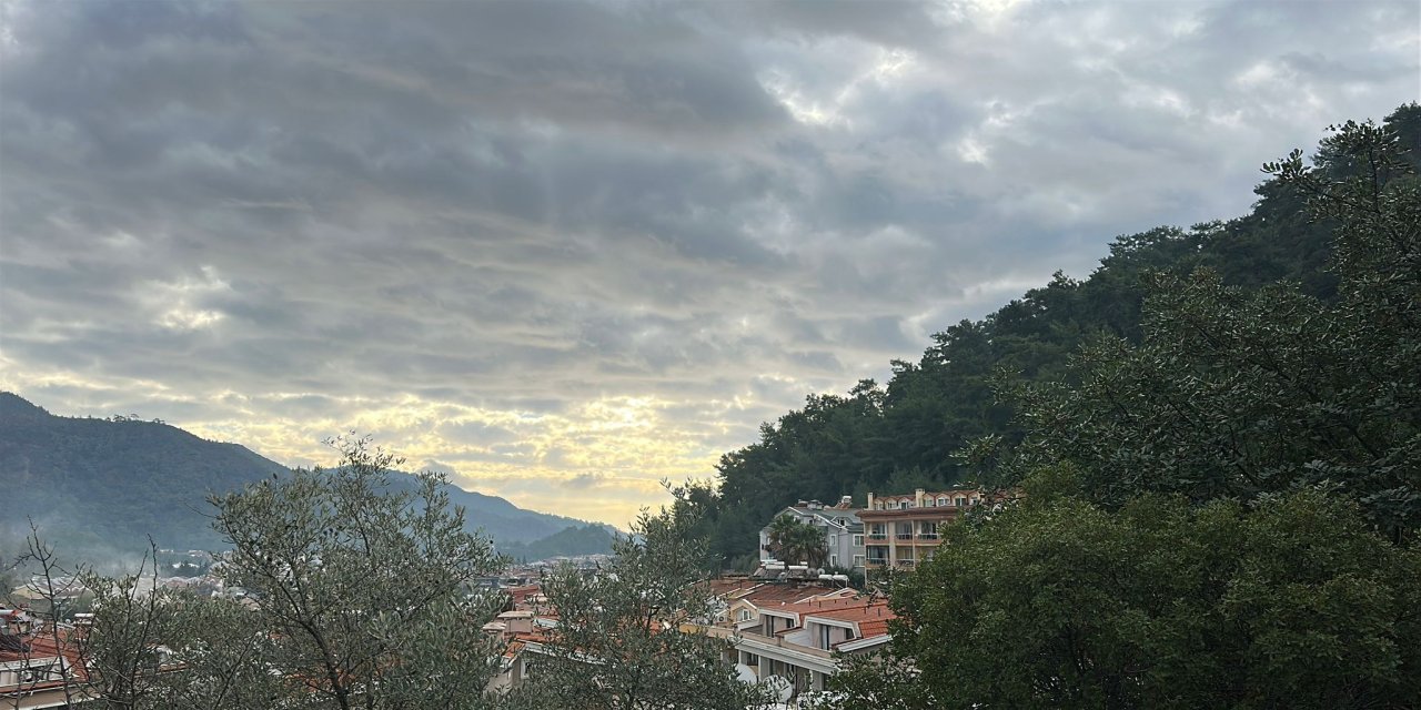 Marmaris'te bugün hava parçalı bulutlu ve yağışlı