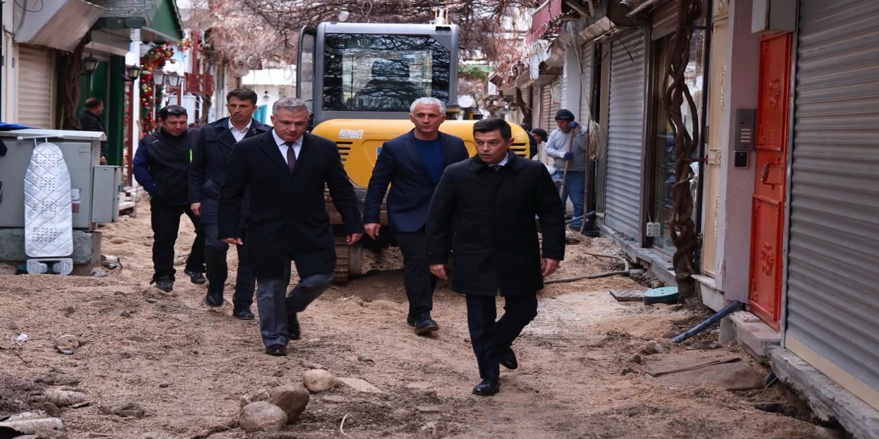 Belediye başkanı Acar Ünlü kapalı çarşı‘yı açtı