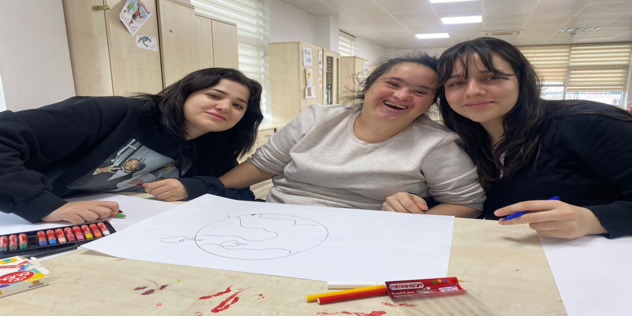 Sanatın tüm engelleri aşması için gençlik merkezinde çalışmalar devam ediyor
