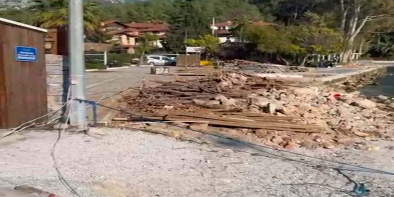 Akyaka’daki maden iskelesi’nde yıkım çalışmaları devam ediyor