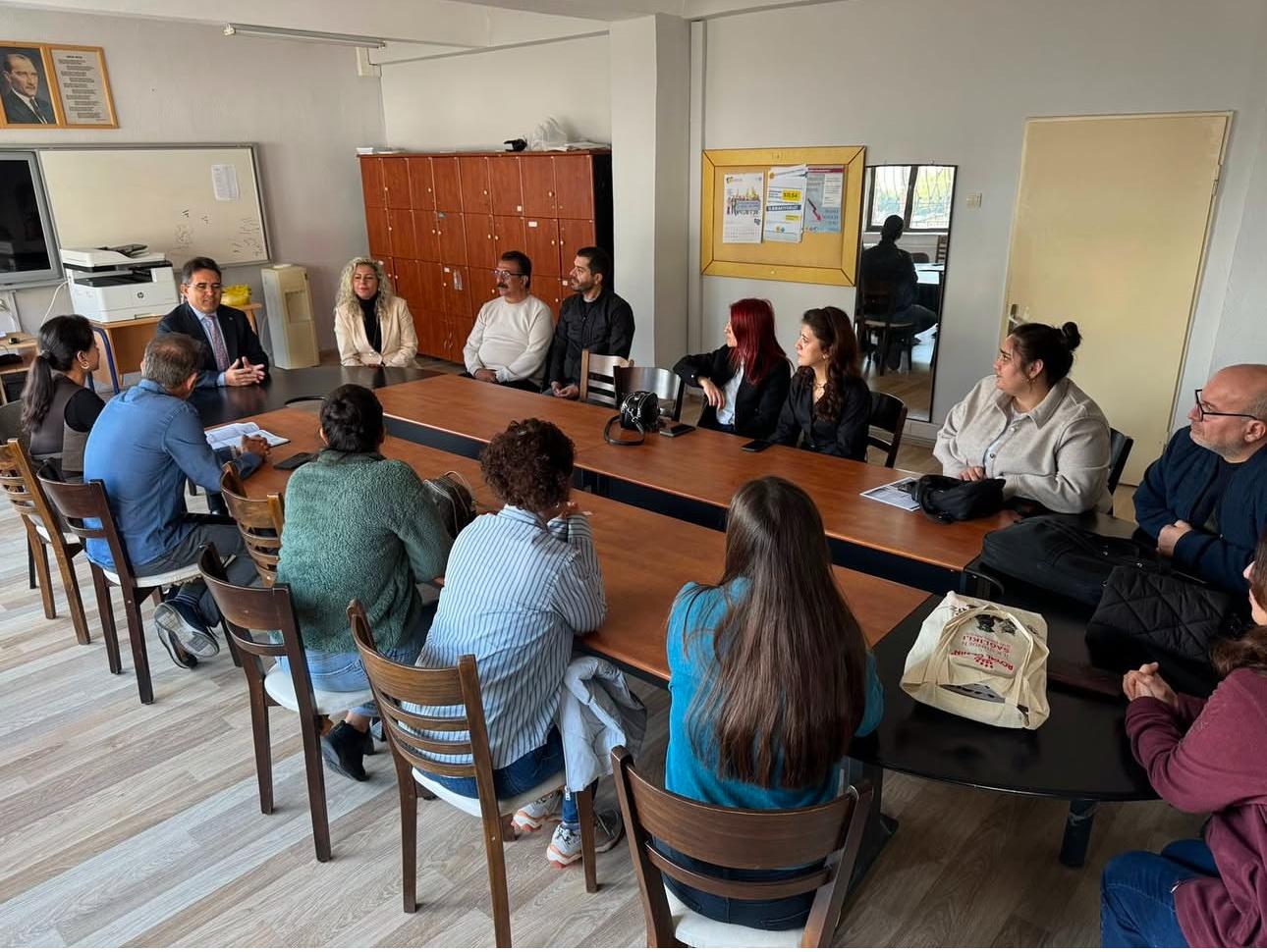 Marmaris Kaymakamı Nurullah Kaya öğrencilerle ve öğretmenlerle buluştu
