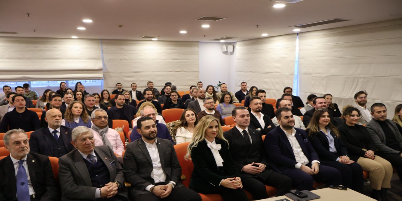 EGİAD'dan küresel ekonomi ve siyaset semineri