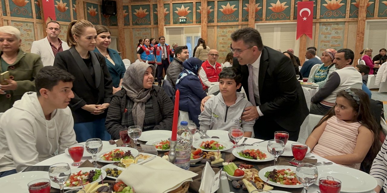 Marmaris Kaymakamlığı Dünya yetimler gününü iftar programı ve dualar ile hayırladı