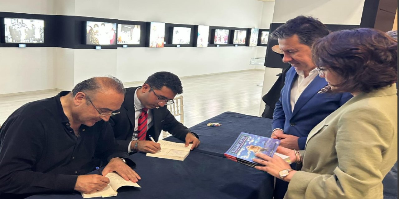 Sunay Akın'dan Anlamlı Destek , Filistinli Öğrenci Yusuf ile Kitap İmzası