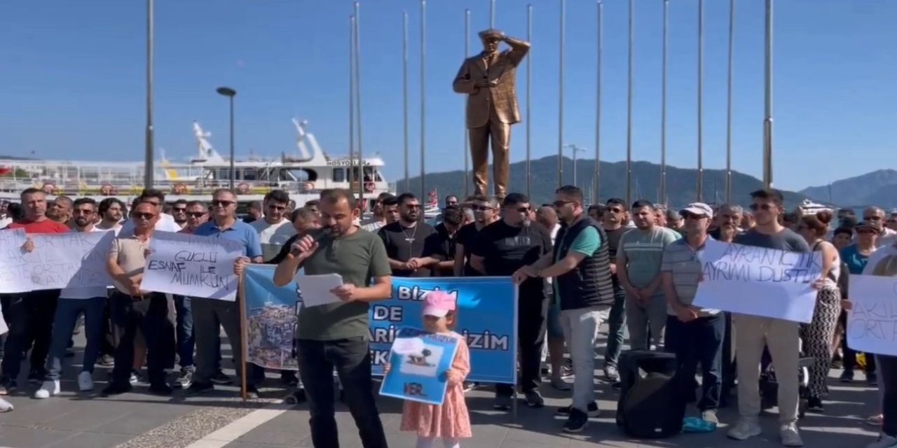 Marmaris esnafları bu kez Atatürk meydanında isyan etti
