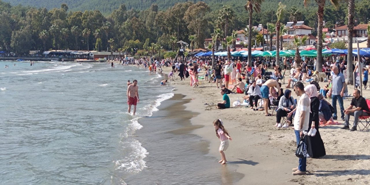 Akyaka’da güneşi gören denize koştu