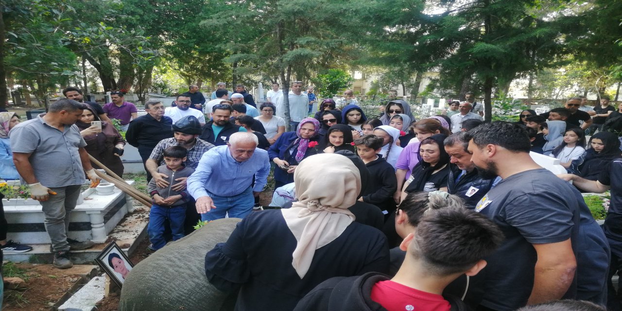Görkem gözyaşları içinde toprağa verildi
