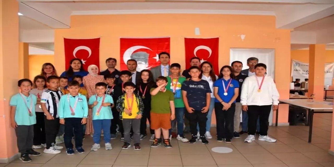 Mavi Yeşil okullar projesi kapsamında satranç turnuvası tamamlandı