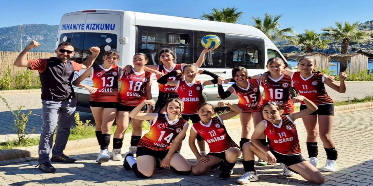 GSİAD’dan Orhaniye voleybol takımına destek