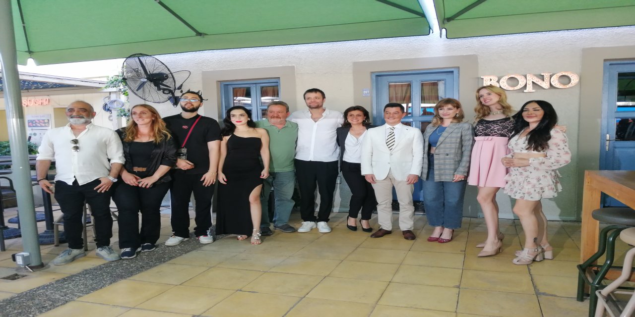 Marmaris'te çekilen ''Aşk Şarkısı'' ekibi başkan Ünlü ile bir araya geldi
