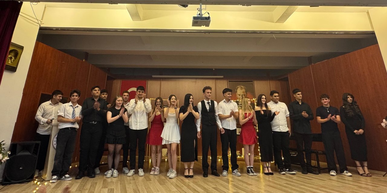 Marmaris Sabancı Anadolu Lisesi’nde anlamlı şiir dinletisi