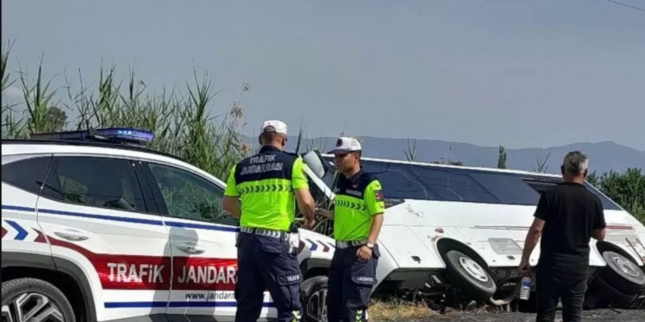 Ortaca'da midibüs devrildi bir kişi yaralandı