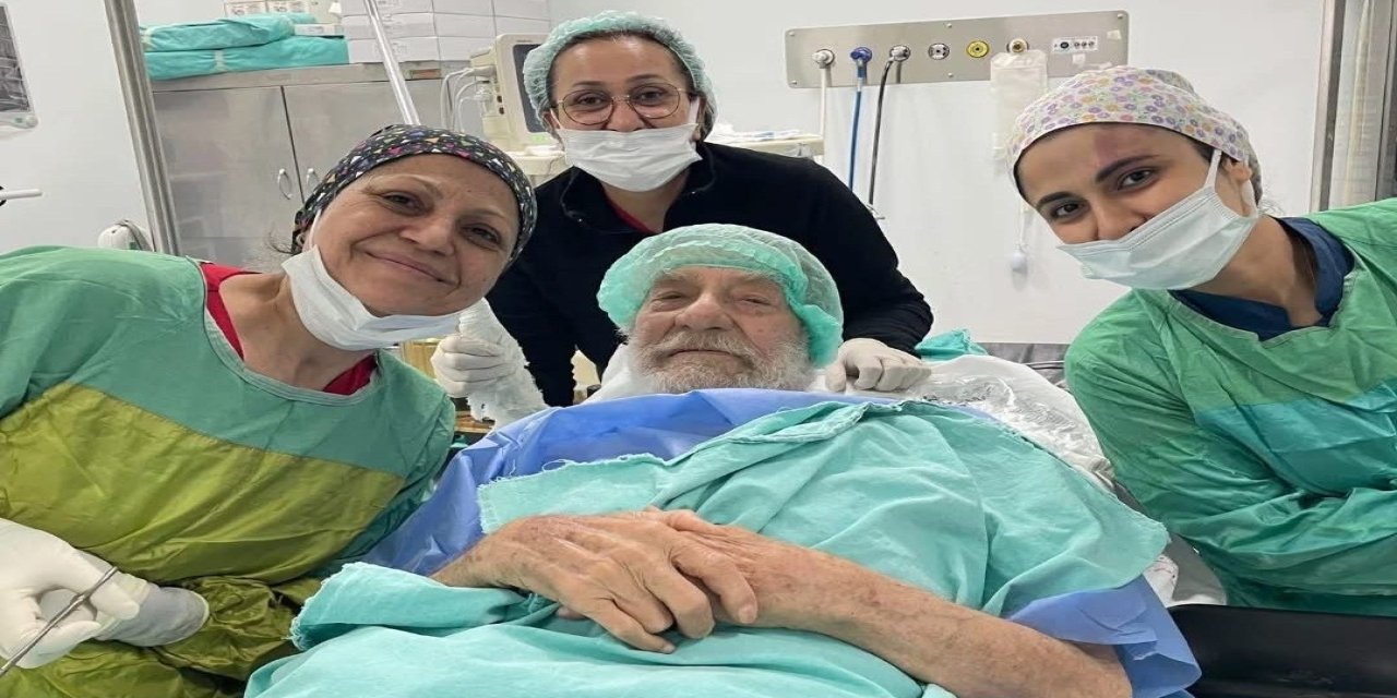 Türk sinemasının Jönü Ahemet Mekin kalçasını kırdı