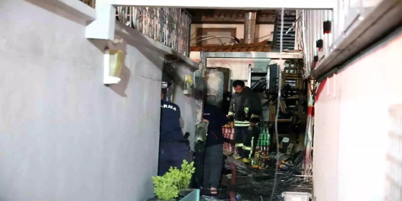 Akyaka'da bir restoranın mutfağında çıkan yangın paniğe neden oldu