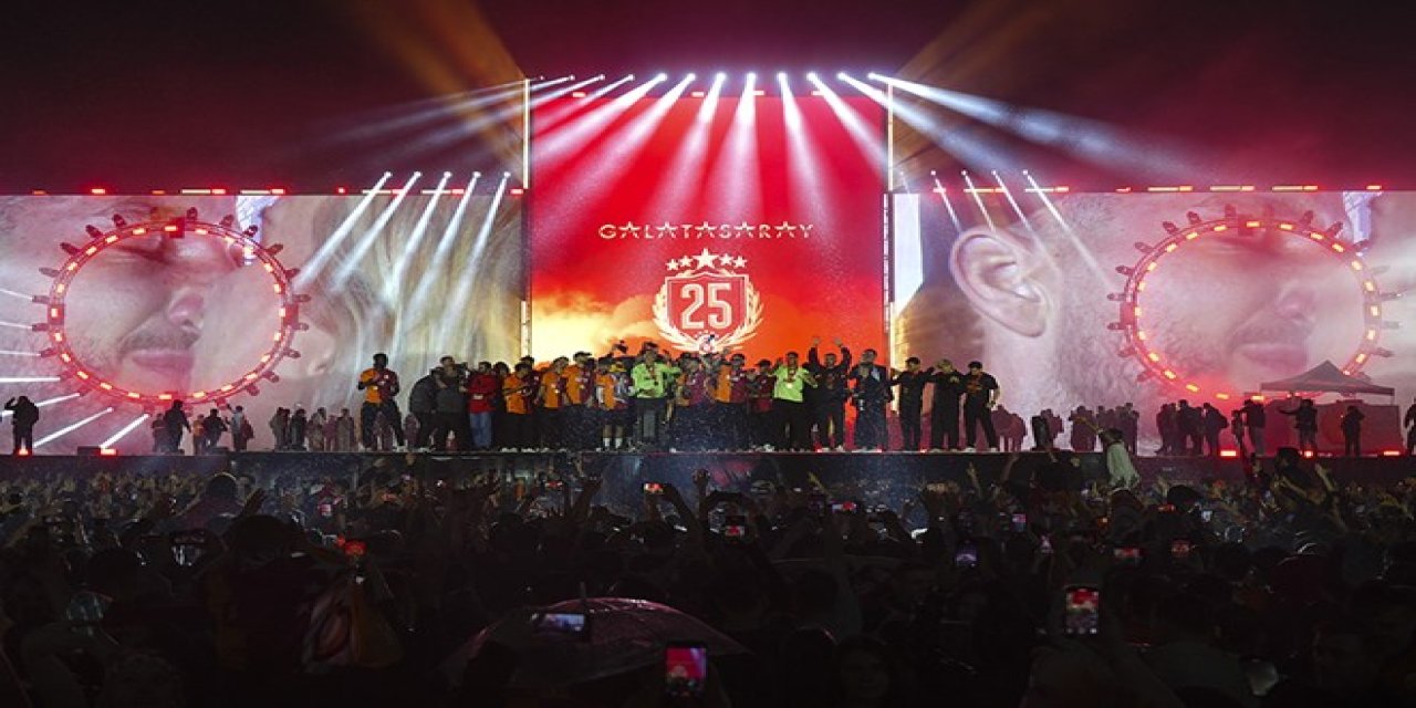 Galatasaray 2025 şampiyonluğunu Yenikapı'da doyasıya kutladı