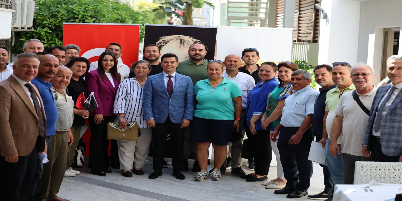 Marmaris belediye başkanı Acar Ünlü muhtarlarla bir araya geldi