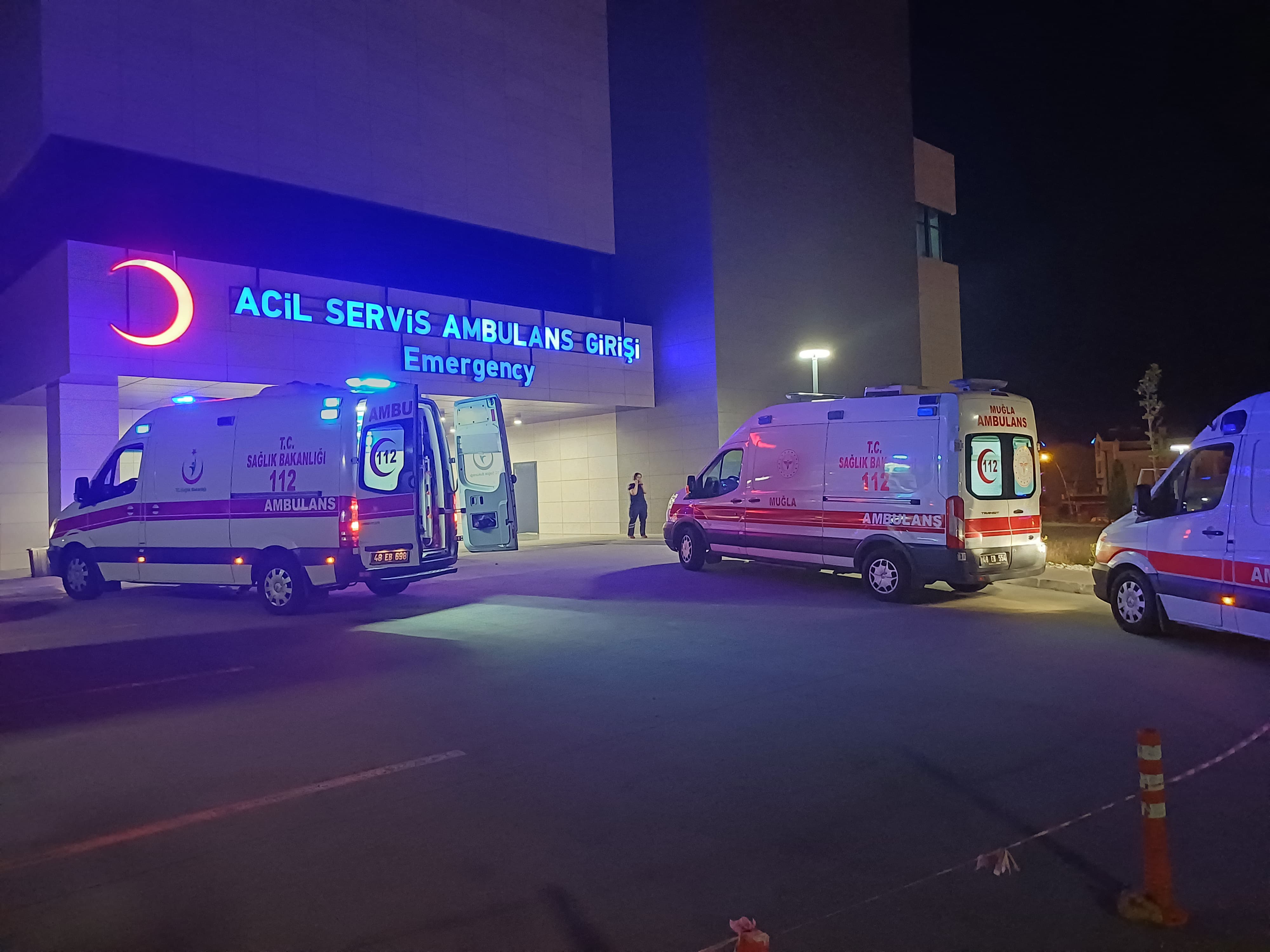 Marmaris'te 5.8 lik deprem! Balkondan atlayanlar var 40 yaralı