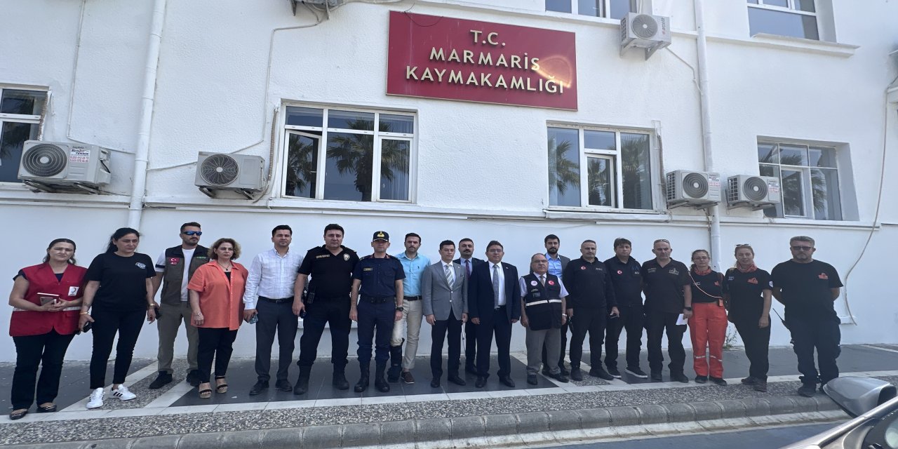 Marmaris’te deprem sonrası sahaya çıkan ekipler incelemelerini sürdürüyor