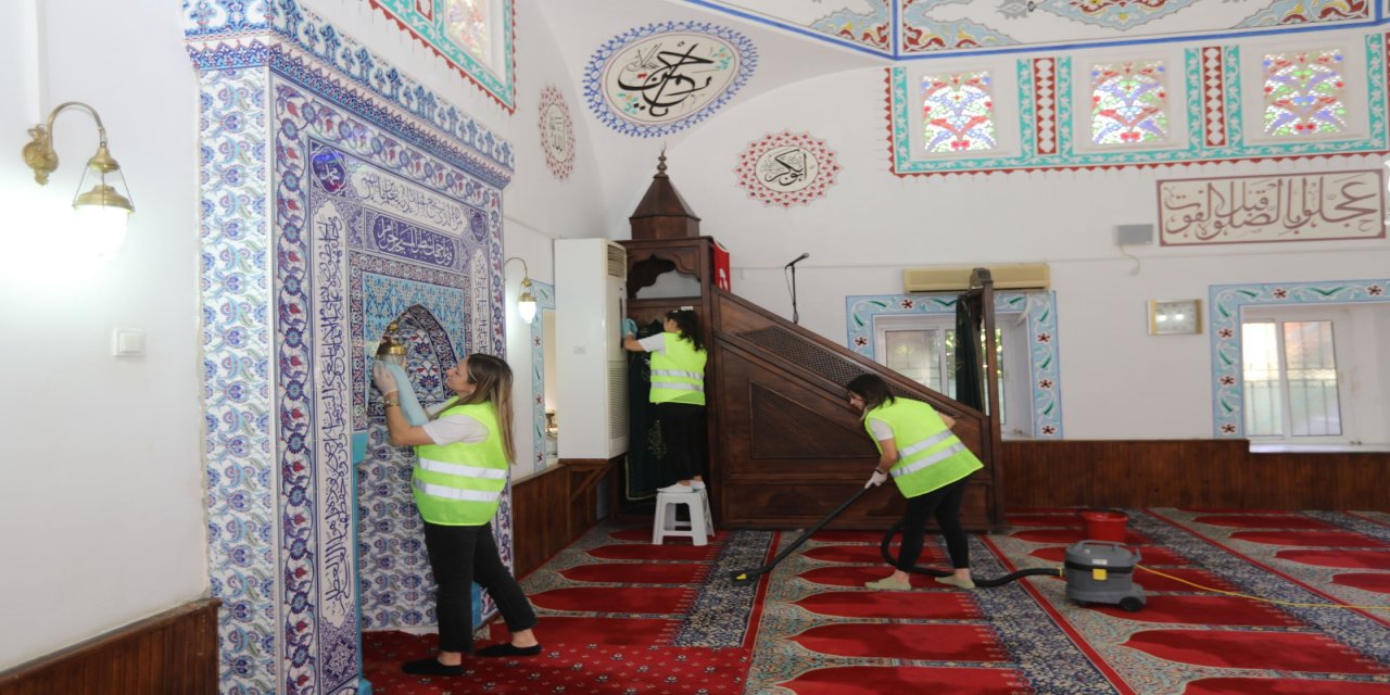 Büyükşehir'den camilerde bayram temizliği
