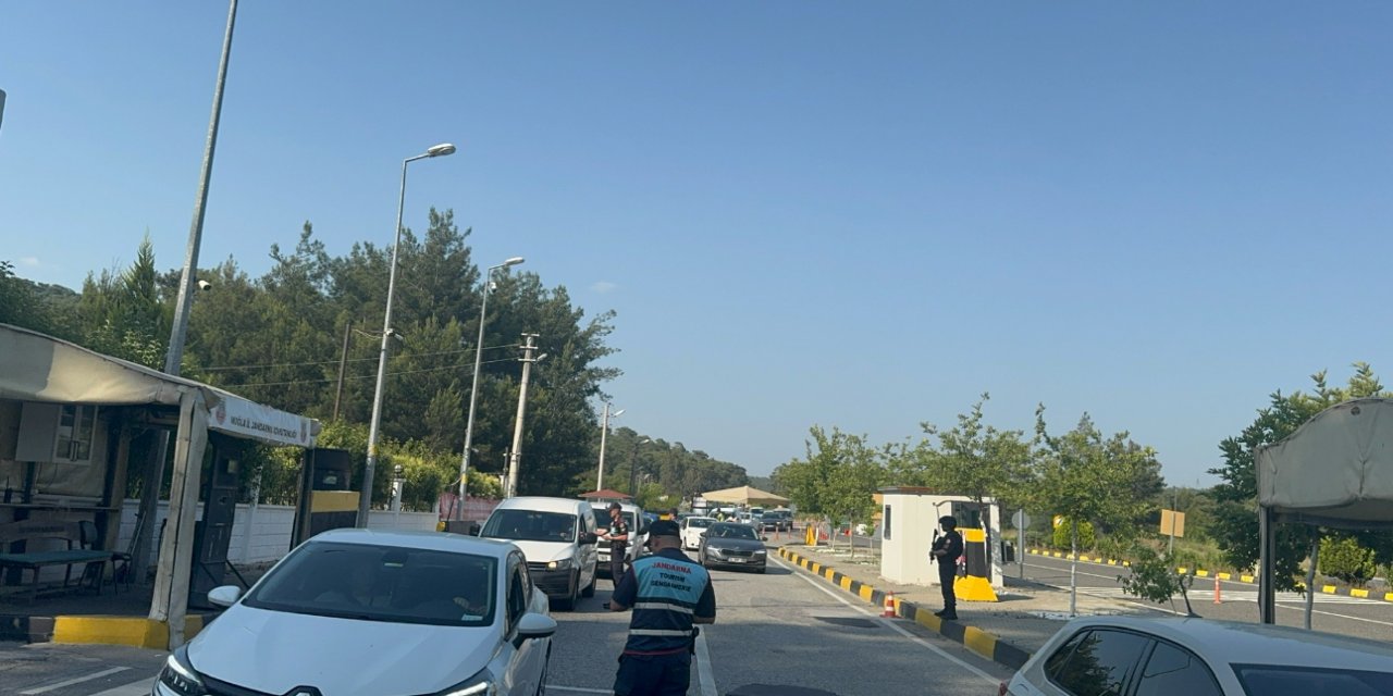 Marmaris'e 2 günde 25 bin araç girdi