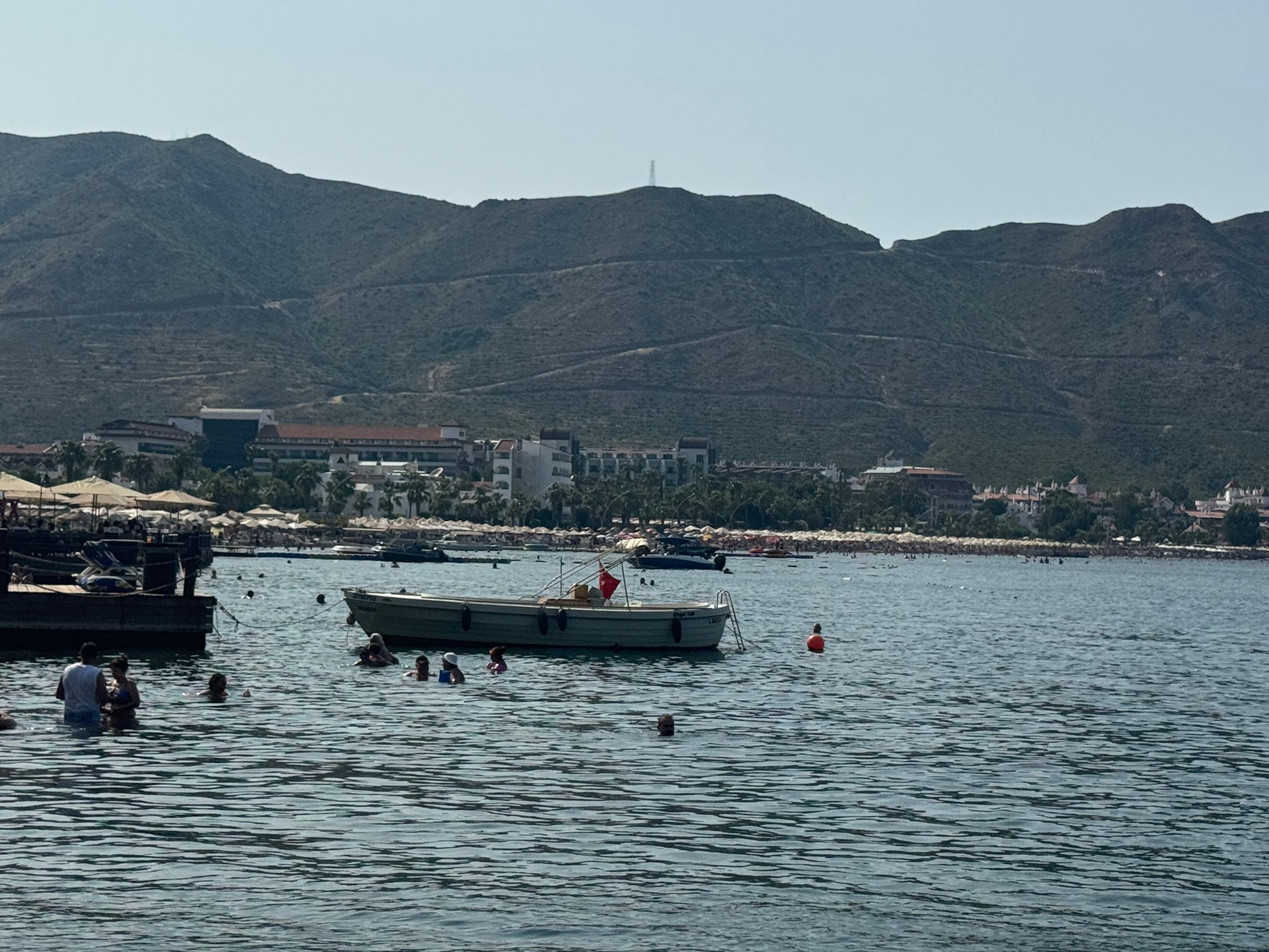 Marmaris’te tatilciler sahillere akın etti