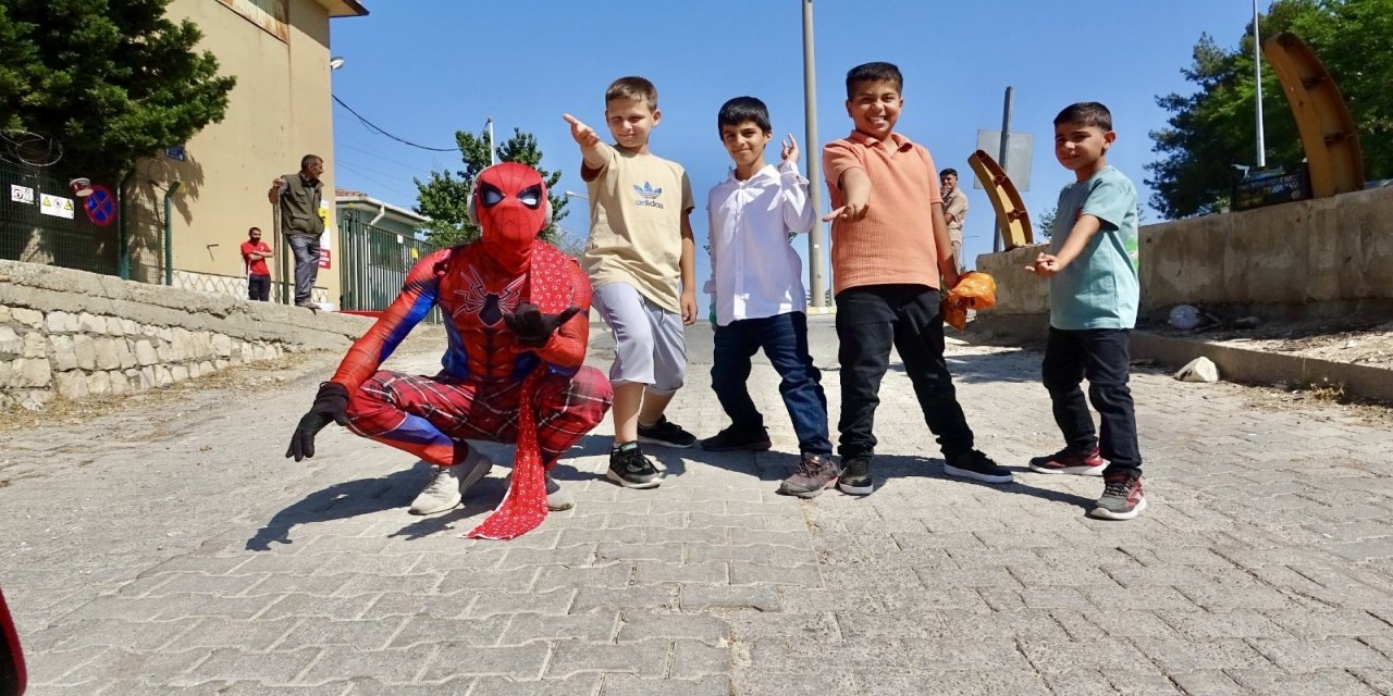 Yerli örümcek adam bu kez Mardin'i ziyaret etti