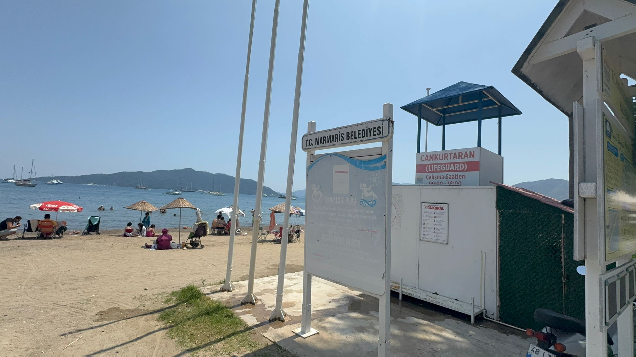 Marmaris’te Mavi bayraklı halk plajında cankurtaran kulübesi var cankurtaran yok