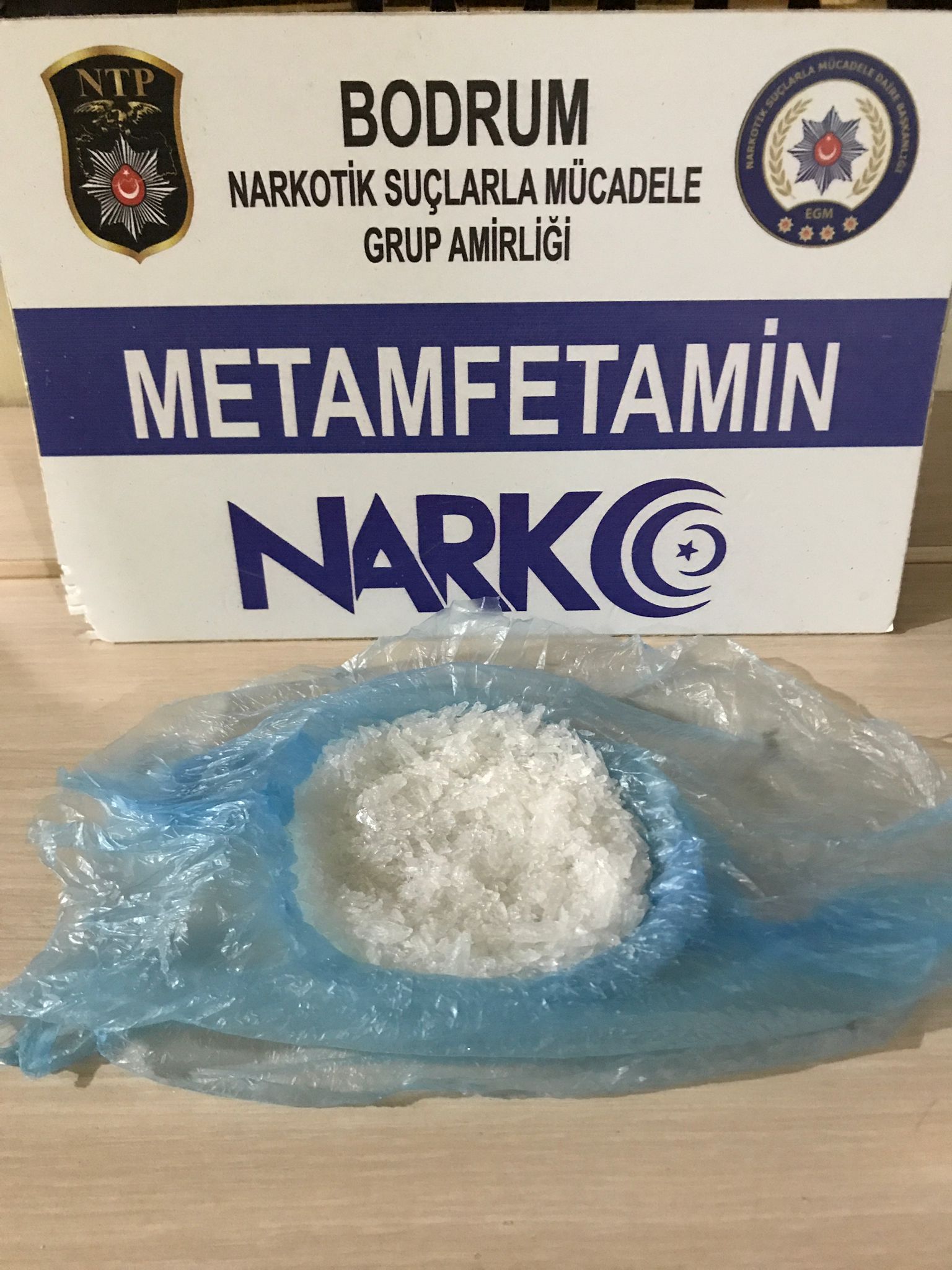 POLİS UYUŞTURUCU SATICISINI YAKALADI