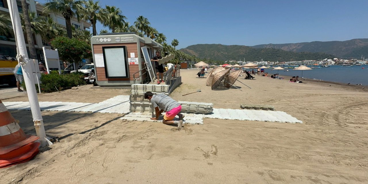 Marmaris halk plajı’na engelli rampası kuruluyor
