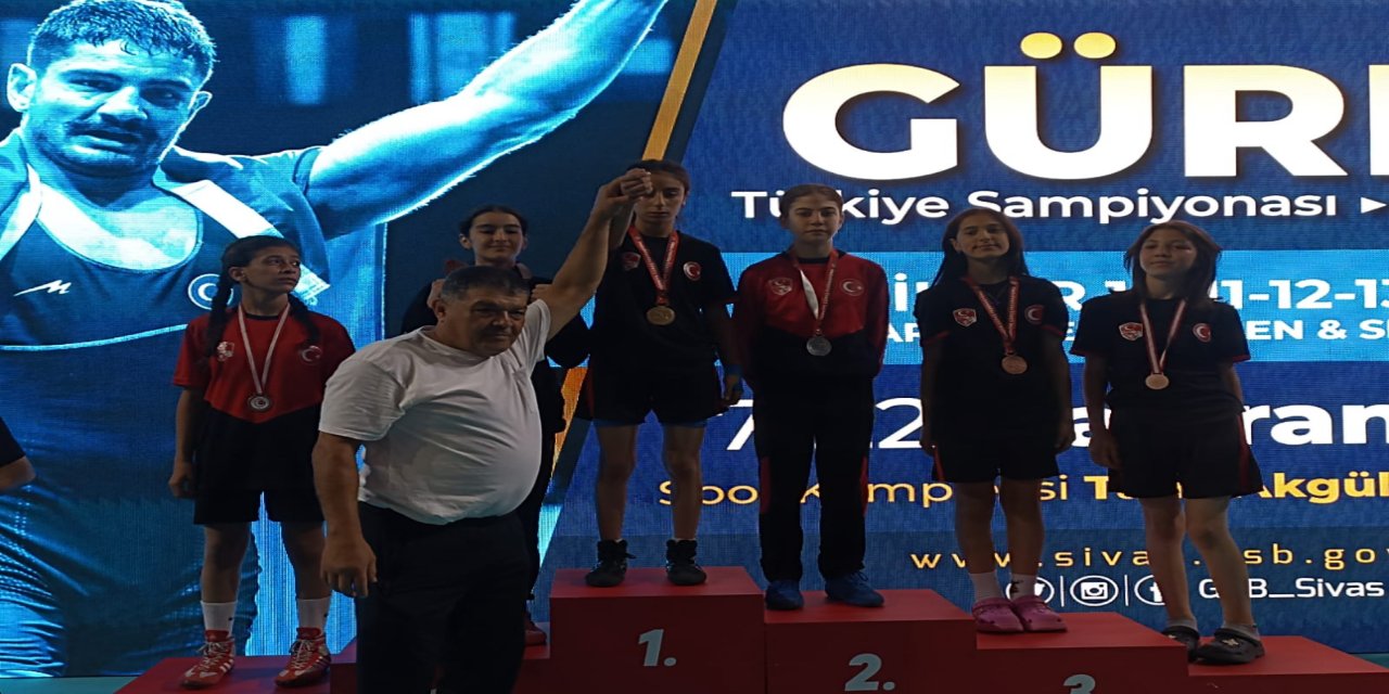 Muğlalı güreşçi Cemile Buğlem Ünal Türkiye ikincisi oldu