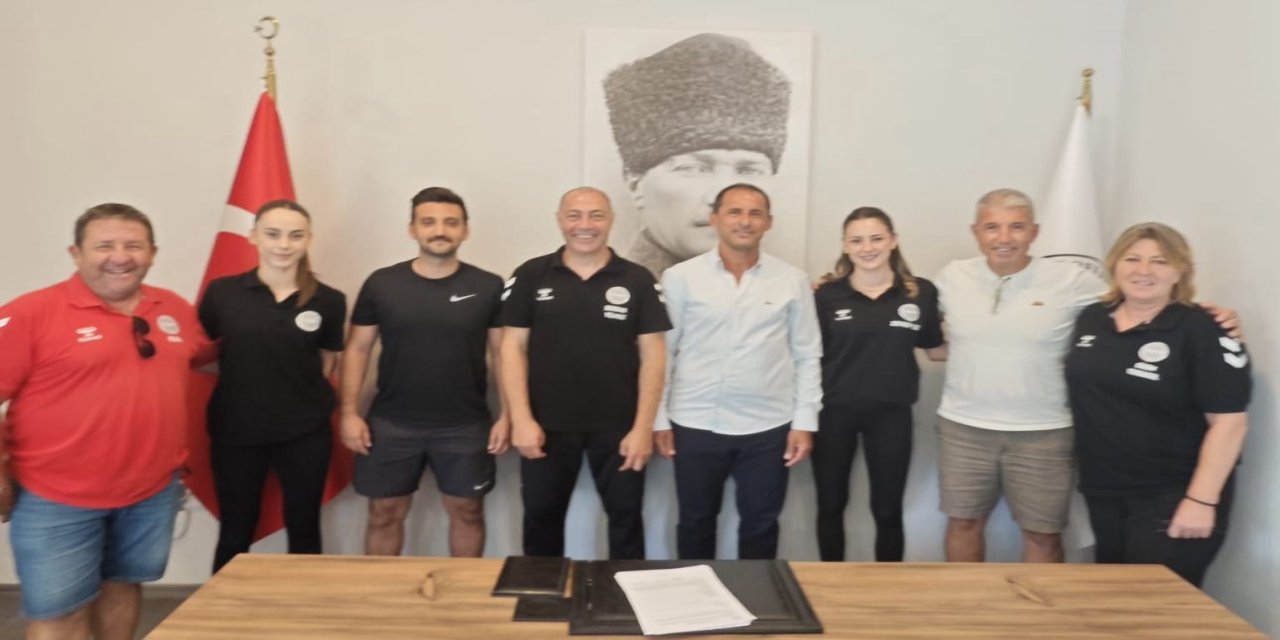 Marmaris Belediyespor Voleybol Takımı’nda imza töreni gerçekleştirildi